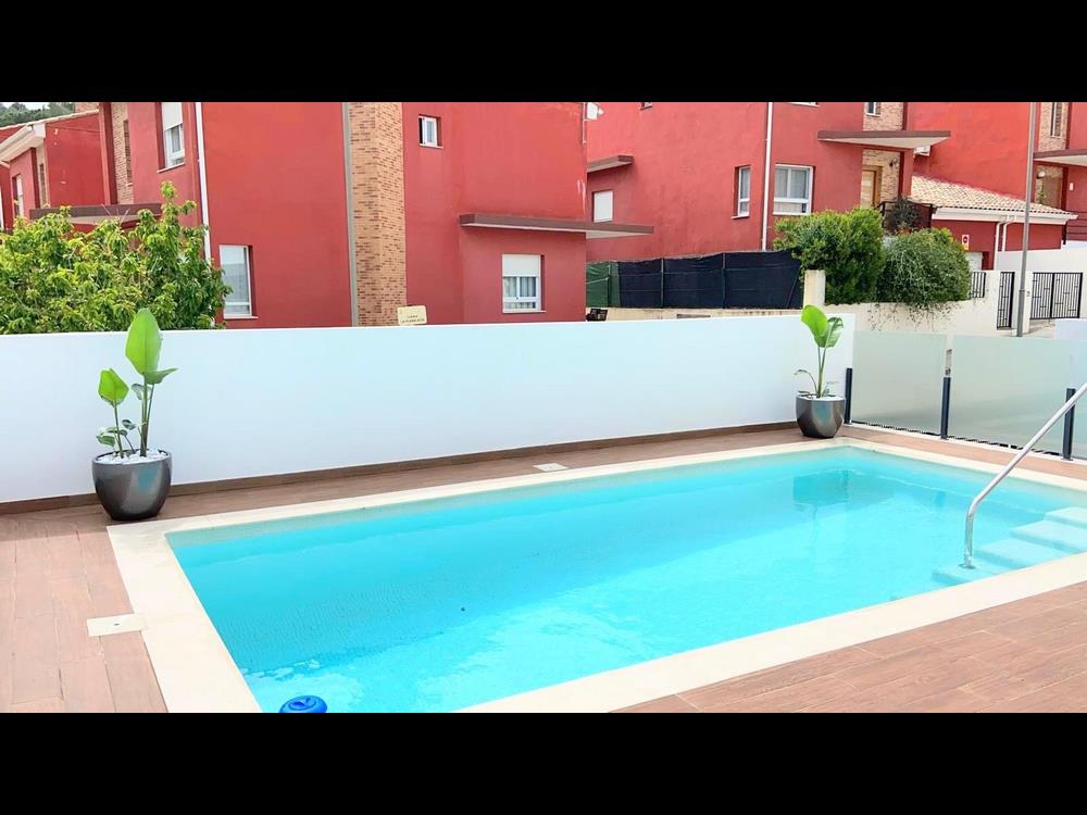 Maison mitoyenne moderne avec grande terrasse et piscine à Alzira